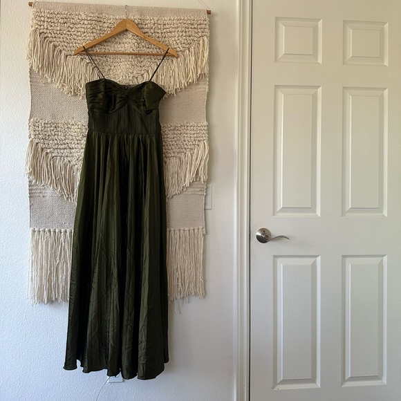 AMUR Belle Dress - Picture 1 of 9